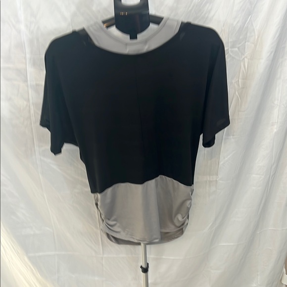 Black and Gray Cropped Graphic T-Shirt - Picture 3 of 3